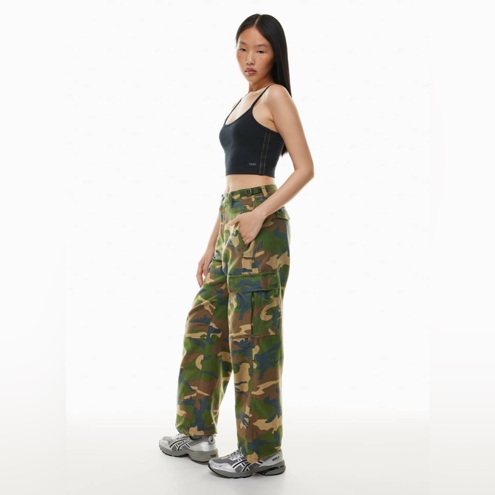 Aritzia TNA New Supply Cargo Pants Camo Mid Rise Straight Leg Size 0 - Picture 3 of 11